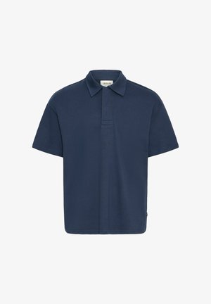 Marineblauwe polo met een klassieke kraag, korte mouwen en een gestructureerde stof. Beschikt over een knoopsluiting met drie knopen en een rechte zoom.