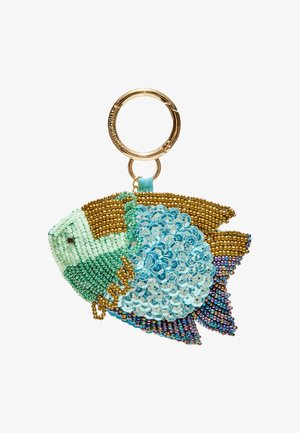 Porte-clés poisson en perles avec perles et sequins dorés, verts, bleus et violets fixés à un anneau en métal doré.