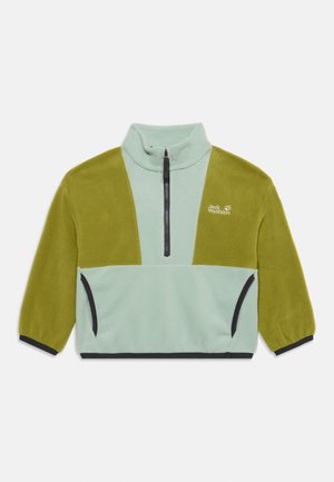 To-farvet grøn fleecejakke med kvart lynlås, lange ærmer, sidelommer, elastiske manchetter og Jack Wolfskin-logo på brystet.