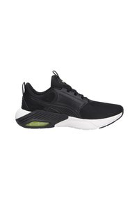 Schwarze Sportschuhe mit einem strukturierten Mesh-Obermaterial, weißer Zwischensohle und grün akzentuiertem Fersenbereich. Sie verfügen über ein stromlinienförmiges Design und eine Schnürung.