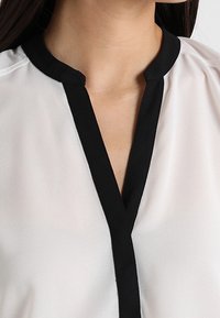 KIOMI Camicetta - off-white