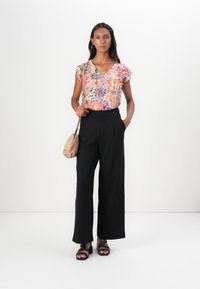 TOM TAILOR DENIM PLEATED PANTS - Broek - deep black