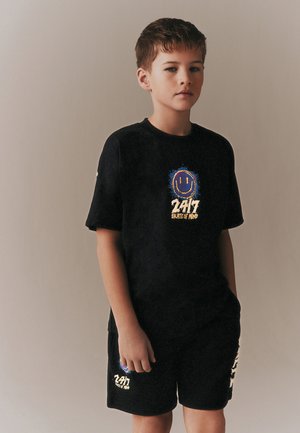 Next, REGULAR FIT - SHORT SLEEVE T-SHIRT AND SHORTS SET  . - Træningsbukser - black
