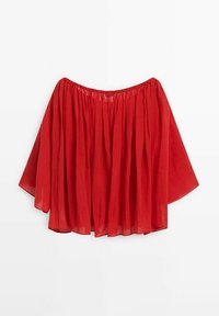 Rød off-shoulder bluse med et løst, let flydende design. Lavet af letvægts, gennemsigtigt stof med rynket struktur langs halsudskæringen og ærmerne.
