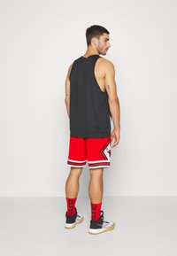 Mitchell & Ness NBA CHICAGO BULLS SWINGMAN SHORT - Pantalón corto de deporte - red