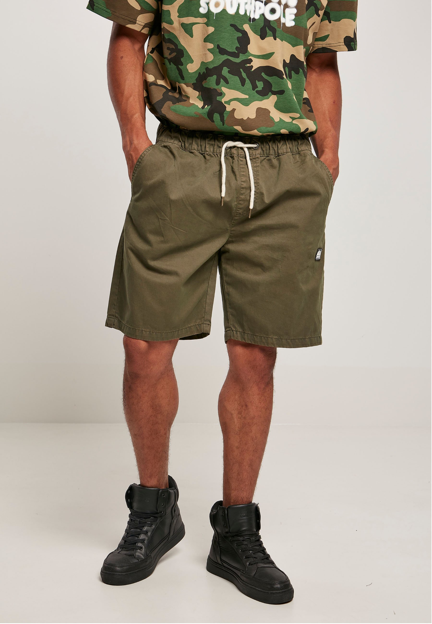 Southpole TWILL - Shorts - olive 
