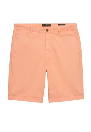 Męskie szorty w kolorze brzoskwiniowym z szlufkami na pasek, przednim guzikiem, zamkiem błyskawicznym i bocznymi kieszeniami, oznaczone metką "Superdry" z oznaczeniem regularnego kroju.