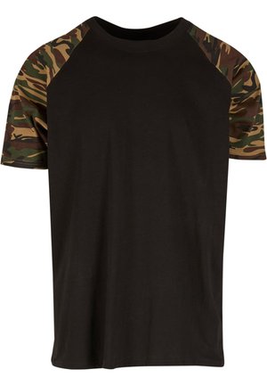 T-shirt nera con maniche a raglan in motivo camouflage. Realizzata in morbido cotone, con colletto rotondo e maniche corte. Vestibilità casual, senza grafiche.