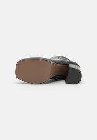 Call it Spring VEGAN IZABELLE - Stivaletti con plateau - black