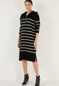 LELA REGULAR FIT - Rochie tricotată - black/cream