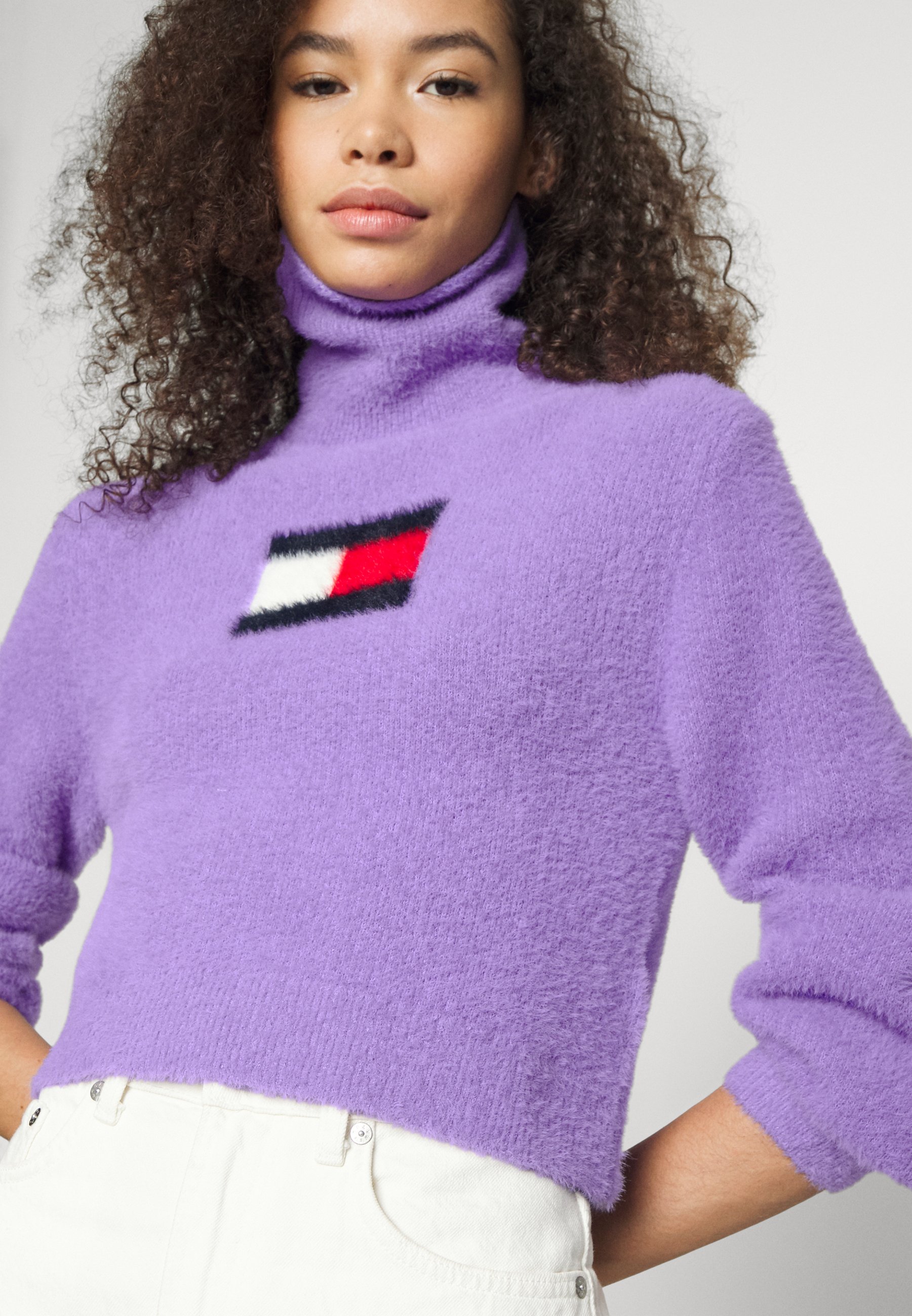Tommy Jeans CROP FURRY FLAG - Džemperis 