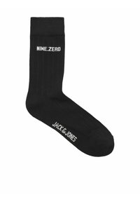 Czarne skarpetki w prążki z napisem 'NINE.ZERO' w białym kolorze na mankiecie oraz 'JACK & JONES' z boku. Wykonane z miękkiego, oddychającego materiału.