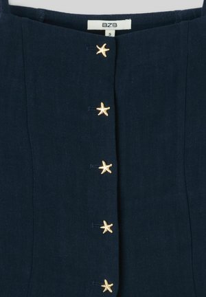 Vêtement bleu marine foncé avec des coutures verticales et cinq boutons dorés en forme d'étoile sur le devant, taille petite selon la marque BZB.