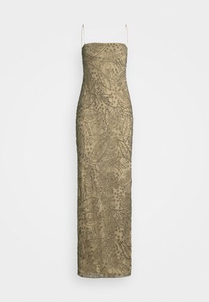 Vestido longo, justo, em verde oliva claro com padrões de folhas e embellishments. Apresenta alças finas e uma silhueta reta.