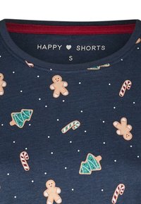 Marineblauw katoenen T-shirt met een patroon van peperkoekmannetjes, zuurstokken en kerstbomen met witte stippen. Ronde hals, maat S.