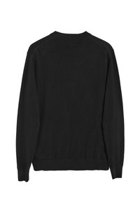 Suéter negro de punto con mangas largas, cuello redondo acanalado y dobladillo. Textura suave, diseño simple, sin patrones visibles ni detalles de hardware.