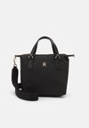 POPPY SMALL TOTE - Handtasche - black