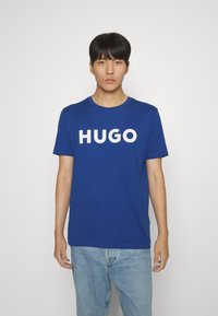 HUGO DULIVIO - Nyomott mintás póló - medium blue