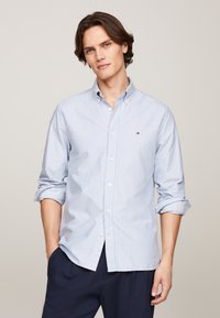Tommy Hilfiger HERITAGE STRIPE SHIRT - Vapaa-ajan kauluspaita - shirt blue   white