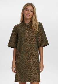 NUGAMIE  - Džinsinė suknelė - tiger s eye