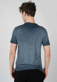 Guess - T-shirt z nadrukiem