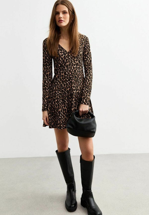 LEOPARD PRINT MINI - Jerseykleid
