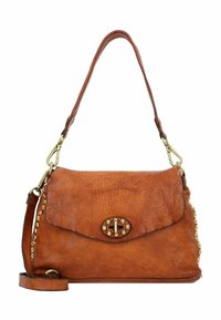 Borsa a tracolla in pelle marrone con superficie testurizzata, finiture in metallo dorato, tracolla singola e borchie decorative lungo il lato.