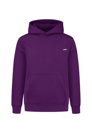Lilla hoodie, lavet af blødt stof, har en stor frontlomme, ribbede manchetter og kant, samt et lille logo på brystet.