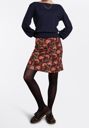 Áčková sukně - red