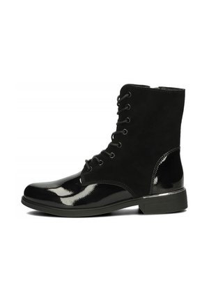 Czarne botki za kostkę z błyszczącym, lakierowanym czubkiem i obcasem, zamszową cholewką oraz sznurowaną przodem na niskim, blokowym obcasie.