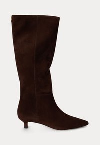 Избран, chestnut brown