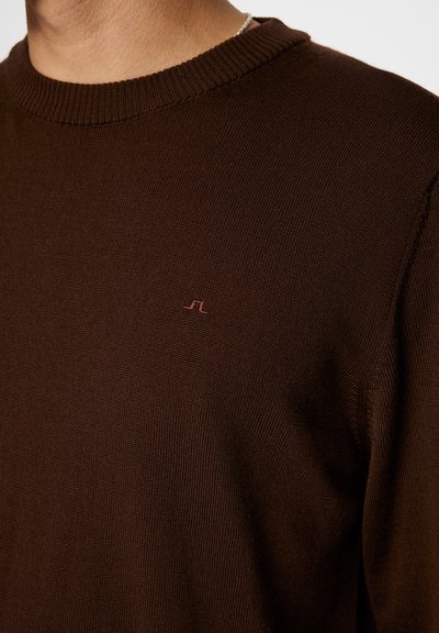 J.LINDEBERG KEANE CREW NECK - Stickad tröja - bitter chocolate