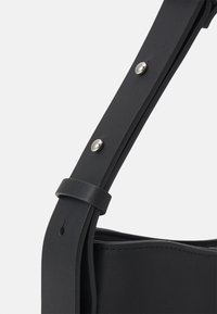 Lindex BAG BUCKET  LOOK - Bolso de mano - black