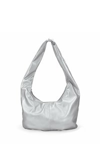 Bolso hobo de cuero plateado con un cuerpo suave y redondeado, una sola correa de hombro trenzada y textura lisa. Cuenta con un cierre de cremallera.