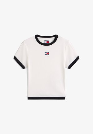 Balta īsroku kokvilnas T-krekls ar melnu ribotu apkakli un piedurkņu maliņām, centrā neliels izšūts "Tommy Jeans" logotips.
