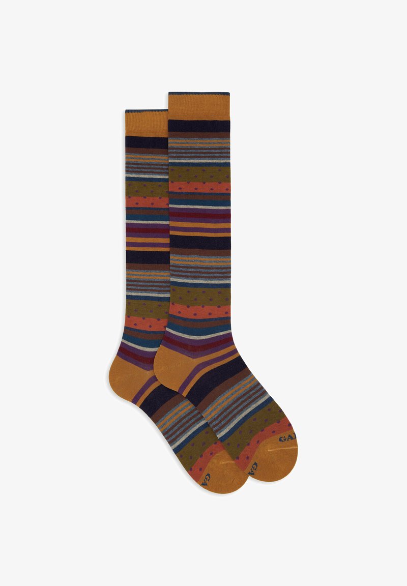 Mehrfarbige knielange Socken mit Streifen und Punkten in Braun-, Orange-, Blau- und Grüntönen, gefertigt aus weichem Stoff.