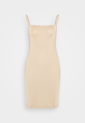 Nud kroppsnær kjole med tynne stropper, sømløst design og en glatt tekstur. Har en tettsittende silhuett og midi-lengde.