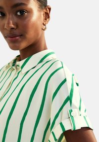 New Look STRIPED SHORT SLEEVE - Blusa - green pattern