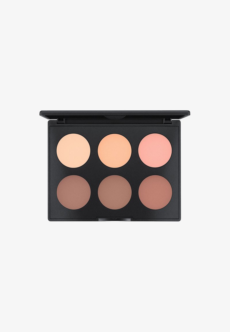Palette rettangolare nera contenente sei cialde circolari crema in toni di pelle chiari e rosa morbidi, con una finitura opaca.