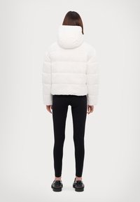 EA7 Emporio Armani GIUBBOTTO - Zimní bunda - white