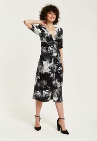 Liquorish MONO ABSTRACT PRINT KNOT FRONT MIDI - Day dress - black