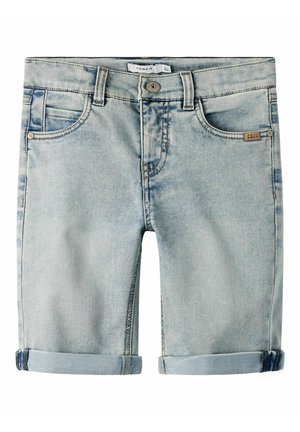 Lyseblå denimshorts med opviklede kanter, forreste knap, bæltestropper og fem-lomme design.