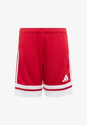 Czerwone spodenki sportowe wykonane z gładkiego materiału, z białymi paskami po bokach i mankietami oraz białym logo na dolnej lewej stronie.