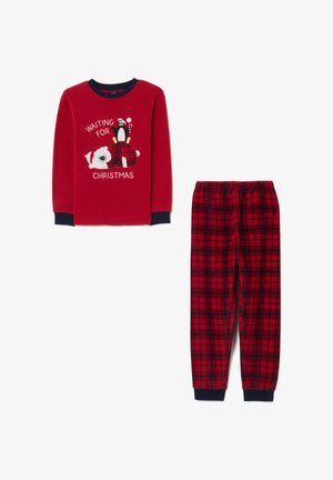 Rode kerst pyjama's met lange mouwen en marineblauwe boorden, bovenkant met een pinguïn en ijsbeer, geruite rode en zwarte broek met marineblauwe boorden.