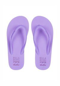 Lila gummiflip-flops med strukturerade fotbäddar och kontrasterande remmar. "BILLABONG"-logotyp tryckt på fotbädden. Klassisk sportig design.