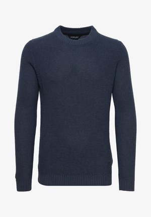 Tumši jūras spēka adīts džemperis ar apaļu kaklu, teksturētu rakstu, ribotām piedurknēm un apakšmalu, ar sānu logotipa uzlīmi.