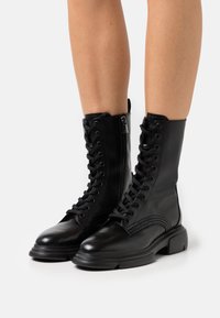 Emporio Armani Botines con plataforma - black