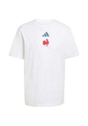 Camiseta blanca de algodón con un triángulo azul y un gráfico de un gallo rojo en el pecho, cuello redondo y mangas cortas.