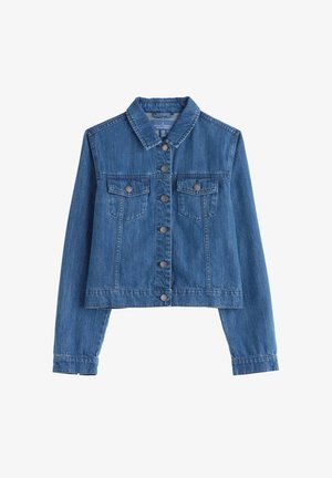 Veste en denim bleu avec un design court, présentant un col, une fermeture à boutons, deux poches poitrine et des manches longues. Texture lisse.