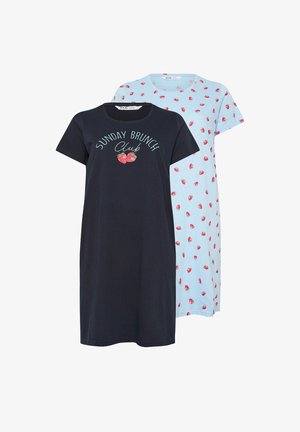 Twee nachtjaponnen met korte mouwen, één donkerblauw met de tekst "Sunday Brunch Club" en aardbeien, de ander lichtblauw met een all-over aardbeienprint.